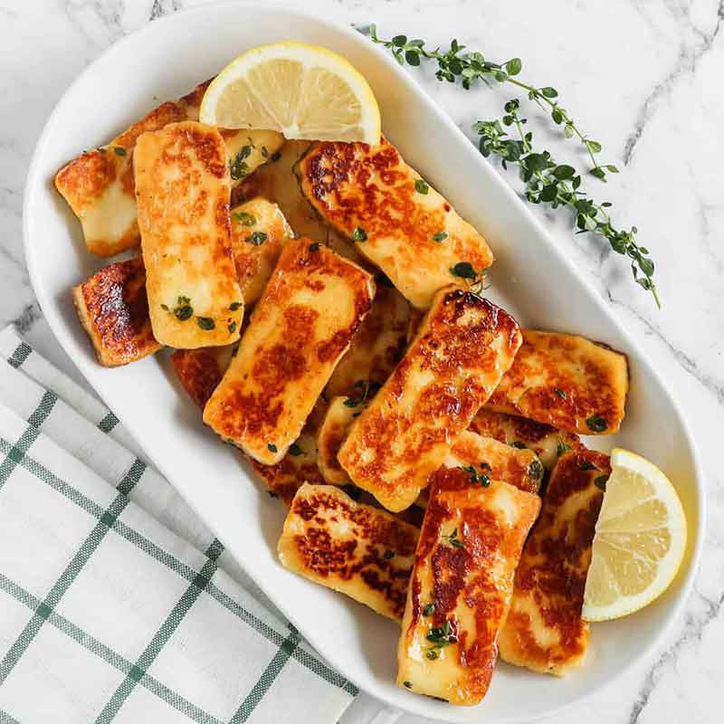 Grillezett halloumi sajt szeletek
